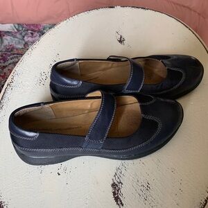 Softspots Navy Women’s Dress Shoe Mary Jane